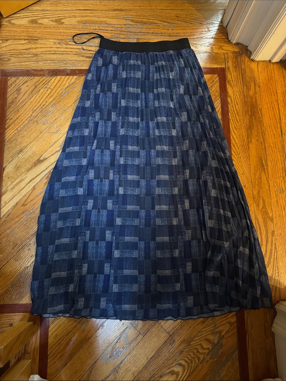Women's Navy Pleated Maxi Skirt with Elastic Waistband